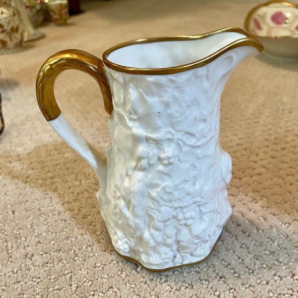 Royal Stafford Old English Oak, Embossed Ivy&Berries Gold And Trim Verge, - Picture 5 of 5